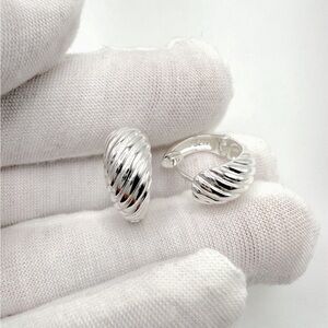 .925 Sterling Silver Line Texture Design Huggie Hoop Earrings